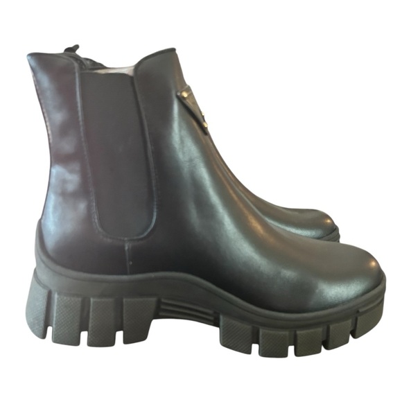 GUESS Women's Hestia Black Ankle Boot NWT Size 10